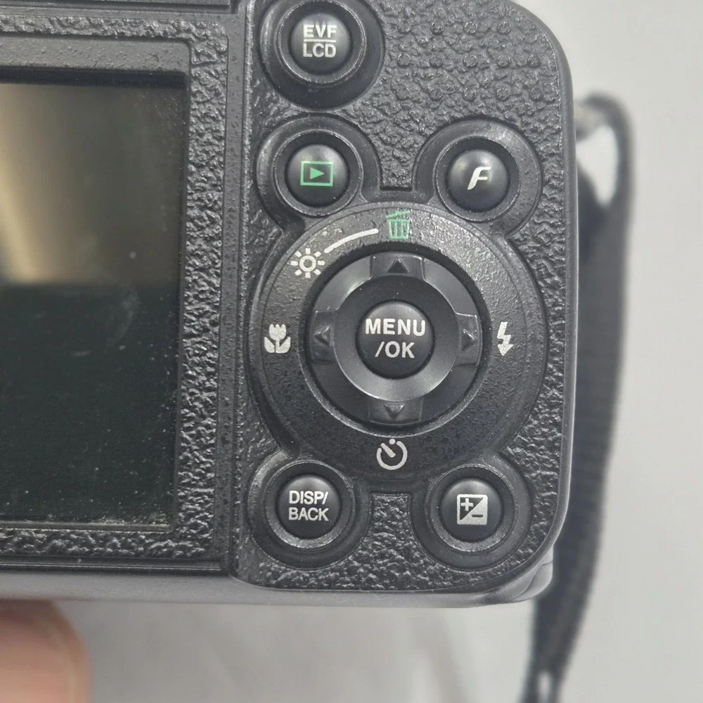 VTG Fujifilm FinePix S1000fd 10.0MP Digital Camera Black 12x‎ Zoom Tested PWC
